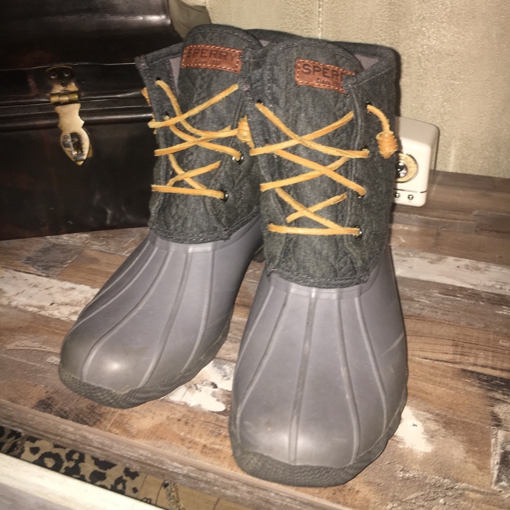 Duck boots